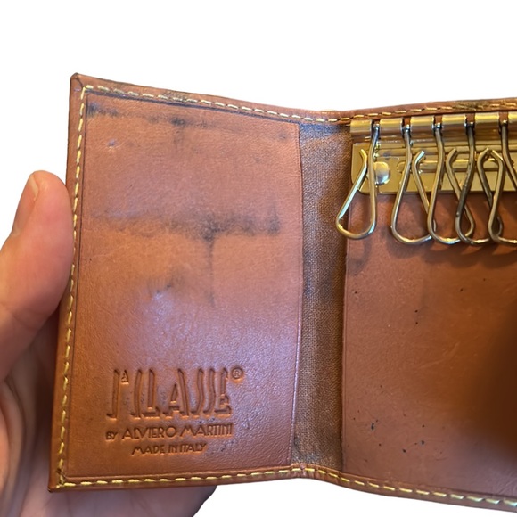 Alviero Martini Geo Classic Key Holder - Picture 4 of 8